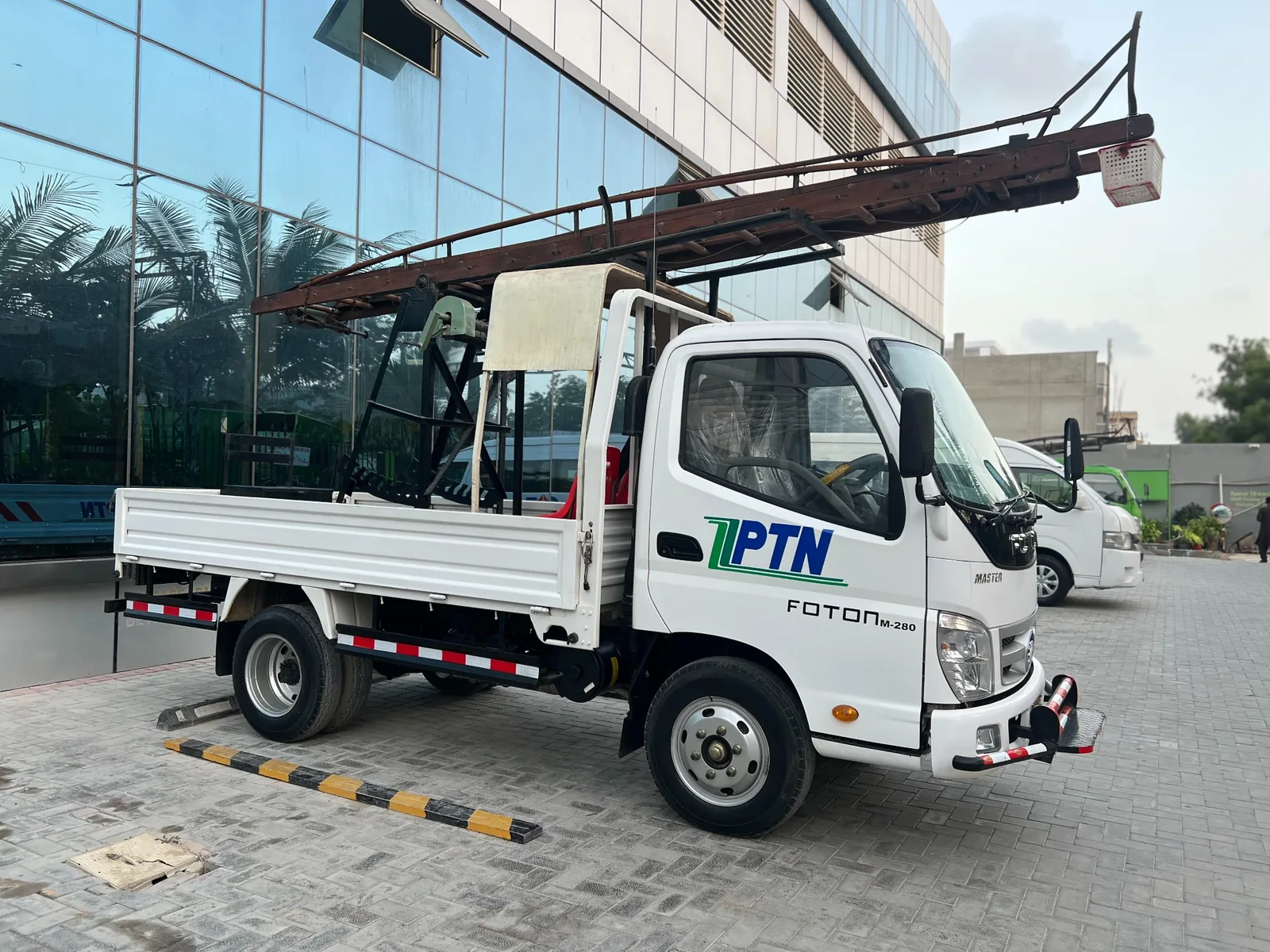 PTN Foton truck with a vehicle-mounted ladder